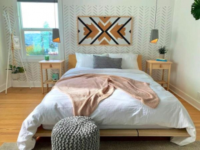 Modern Amenities & Chic Design in Heart of Seattle